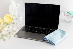Hướng dẫn cách vệ sinh laptop tại nhà